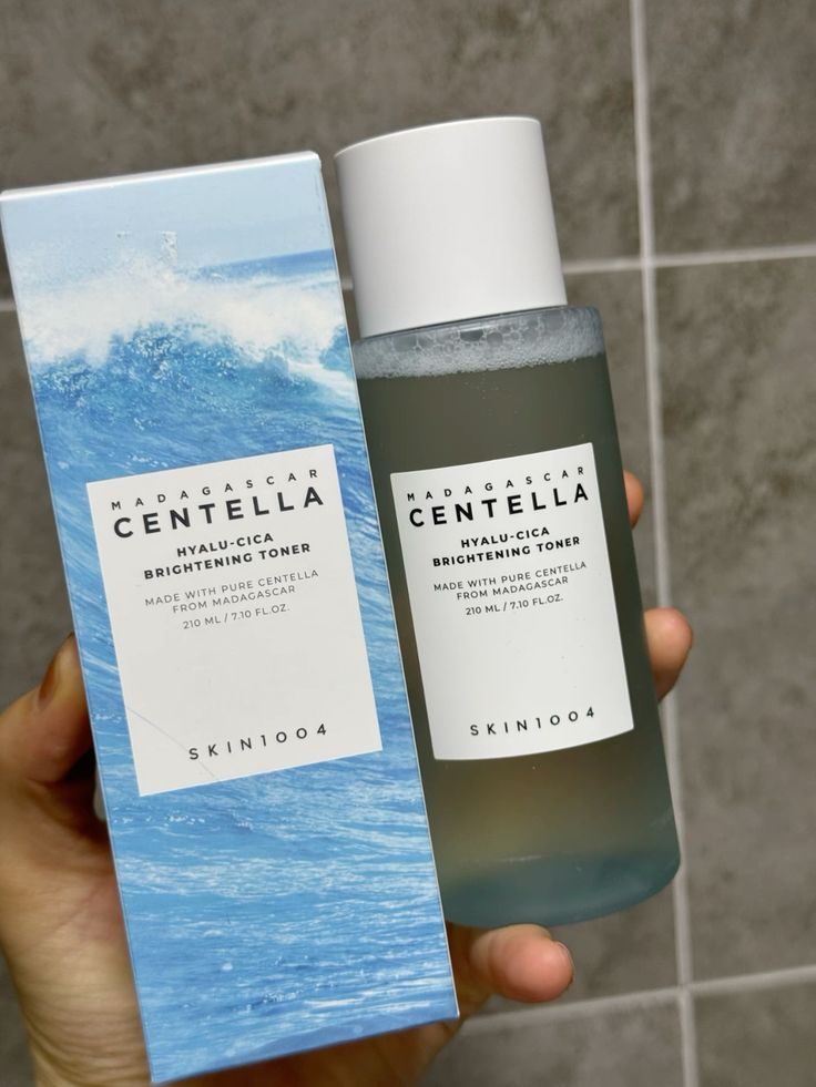 Skin 1004 Centella Hyalu-Cica Brightening TONER 210 ML